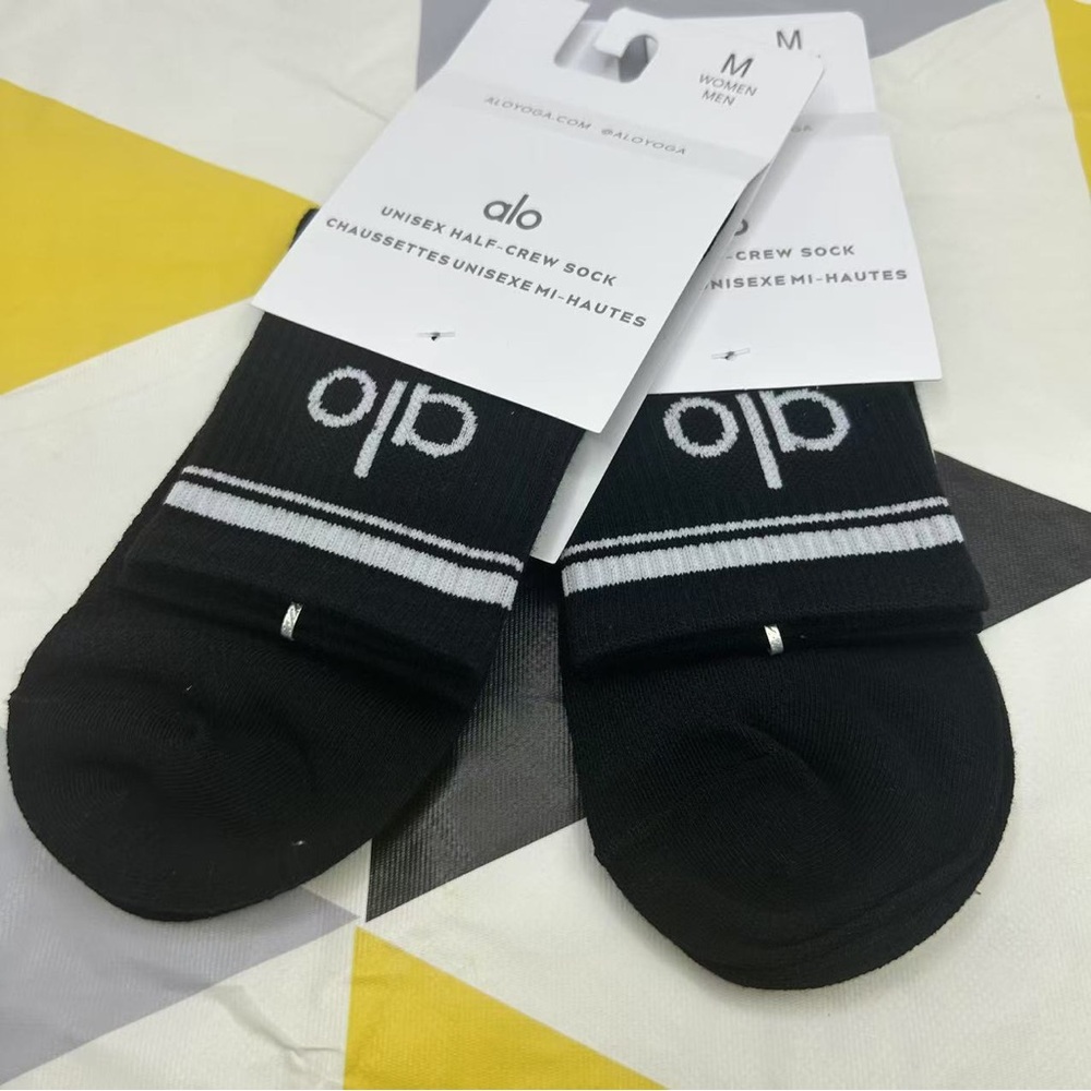 2 Pack Alo Yoga Unisex Throwback Socks Brand New - Picture 5 of 5